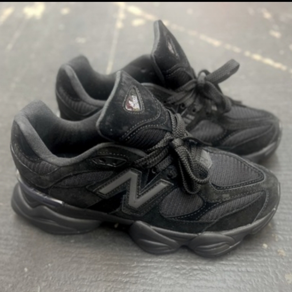 New Balance 9060 Triple Black